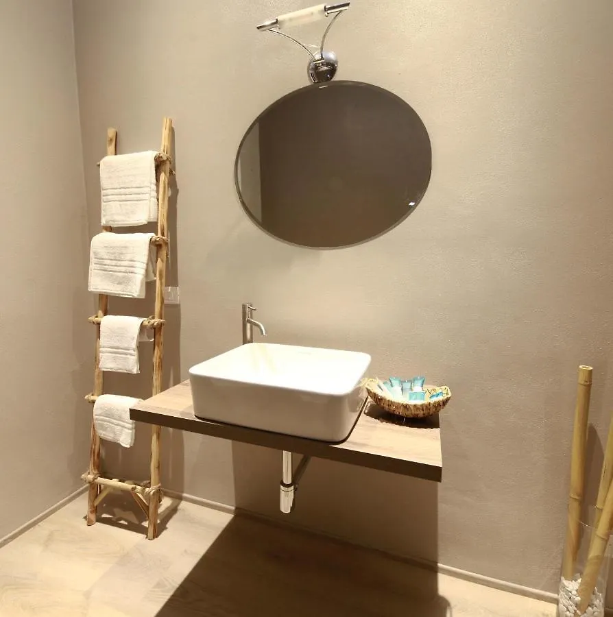 Acquachiara Iseo Deluxe Bed & Breakfast Iseo Center With Garden And Parking Inside Italien
